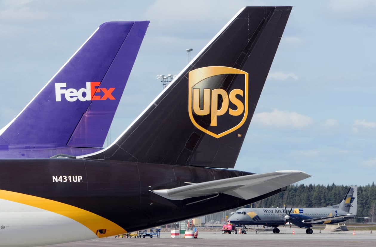 FedEx raises dividend 10, but the new yield is less than half that of