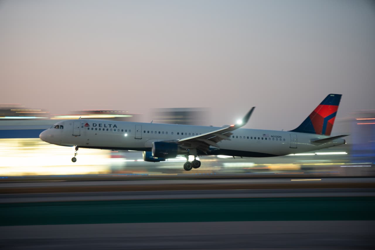 Delta’s stock takes a hit as revenue falls more than feared in wake of shutdown