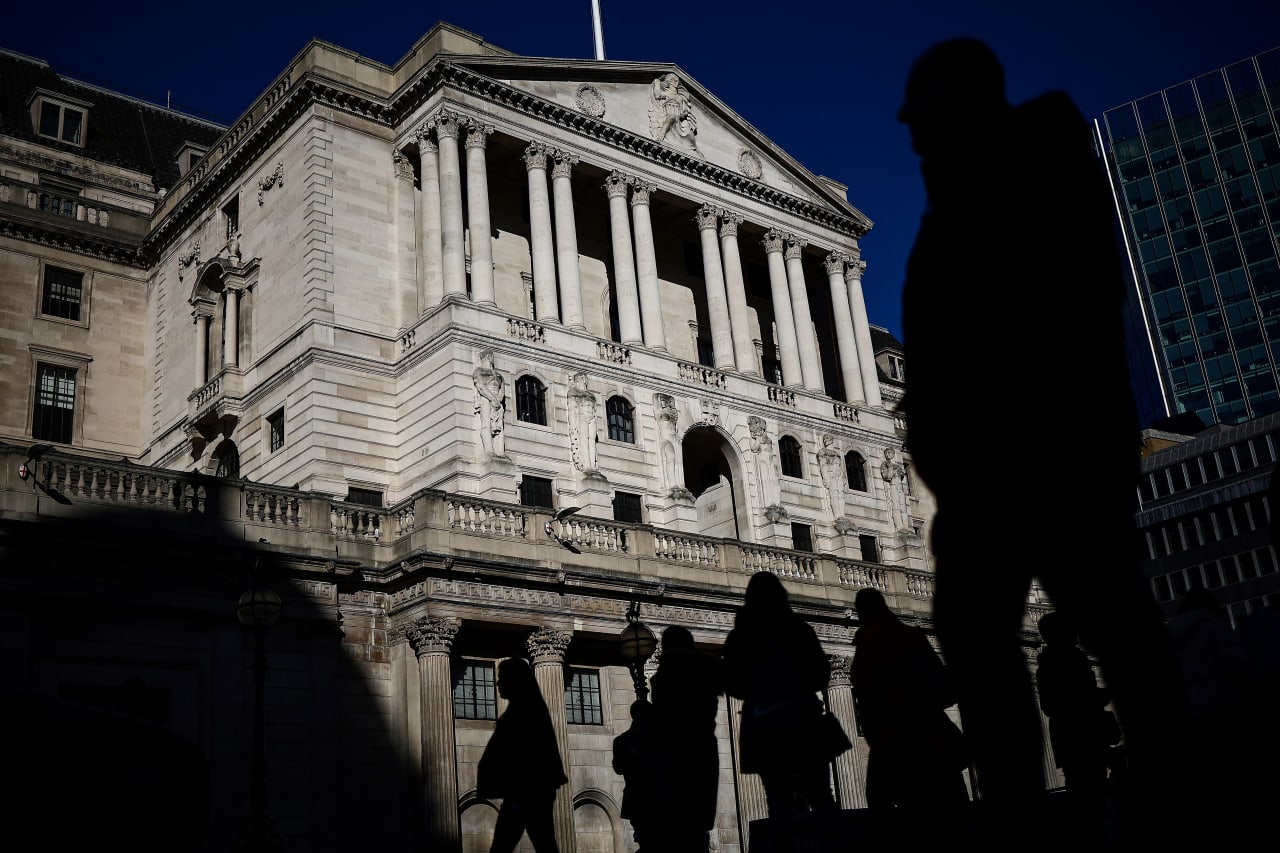 Bond yields and the pound fall as two Bank of England members vote for cut