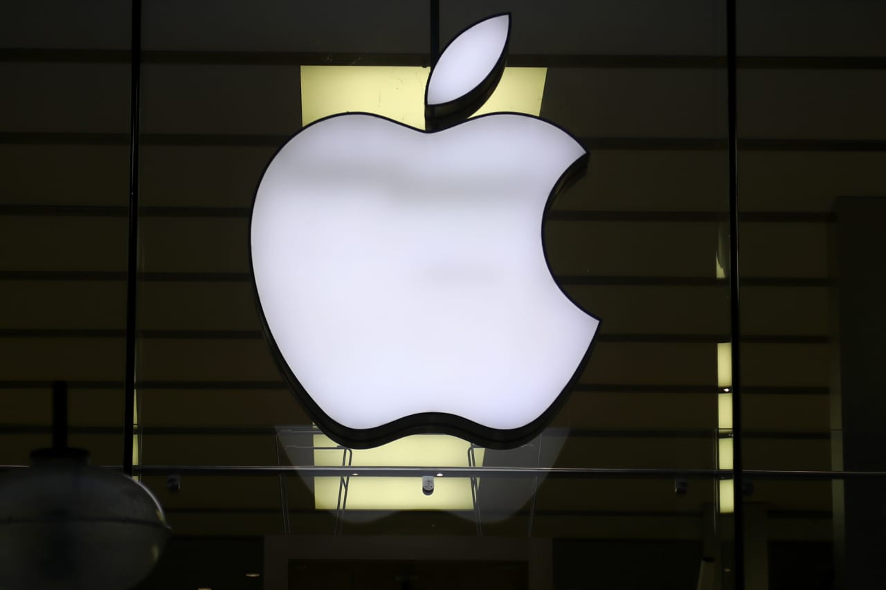 Apple Stock Price Falls 3% on Antitrust Lawsuit Fears