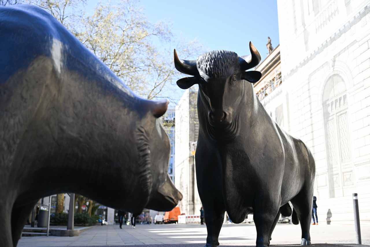Markets are finely poised between a bullish breakout and bearish breakdown, says Bank of America strategist.