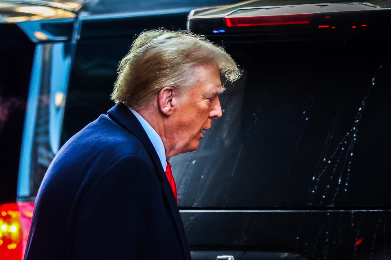 Trump is backed further into a financial corner after losing control of ...