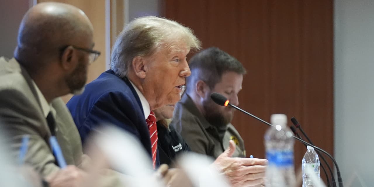 Trump meets with Teamsters union in effort to cut into Biden's union support - Vimarsana News