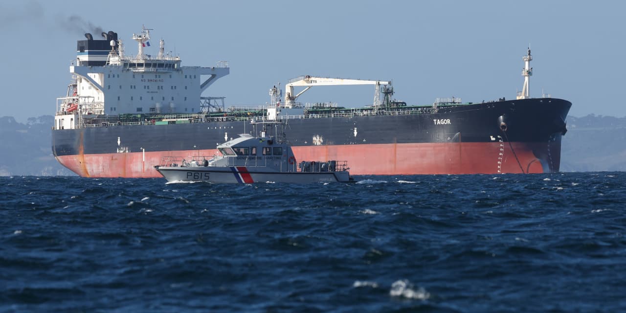 Global oil prices hover around $95 a barrel as investors digest conflicting signals on U.S.-Iran peace deal