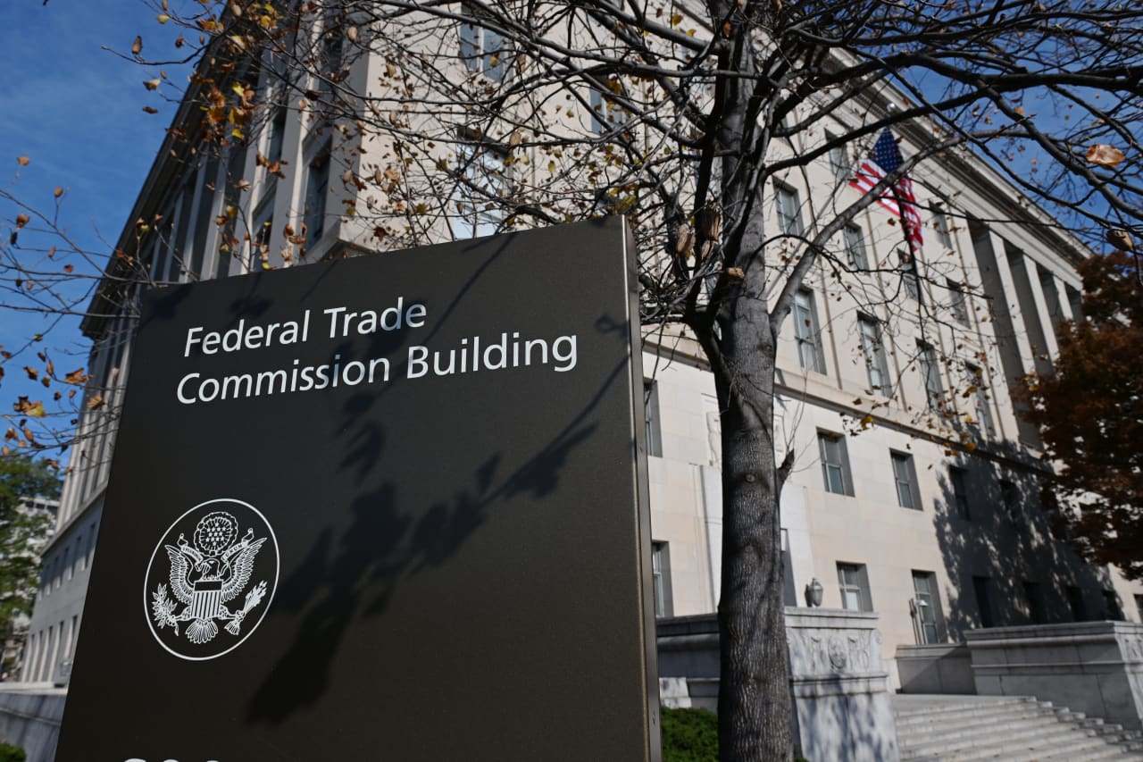 There are new fears about Fed firings after FTC dismissals. What analysts are saying.