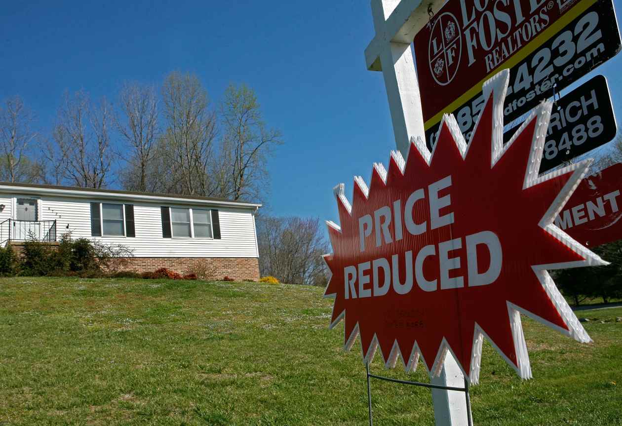 Home builders are aggressively slashing prices on new homes— but buyers ...
