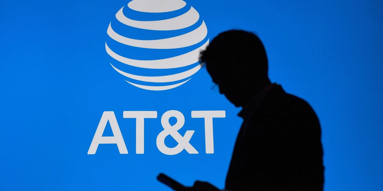 AT&T’s stock is seeing its worst day in 8 months as the SpaceX threat comes into focus