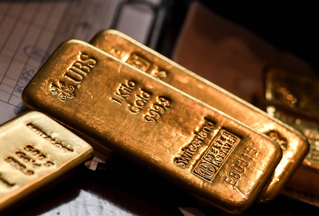 Las acciones europeas suben con fuertes ganancias, pero los crecientes riesgos mantienen el oro subiendo por encima de ,000