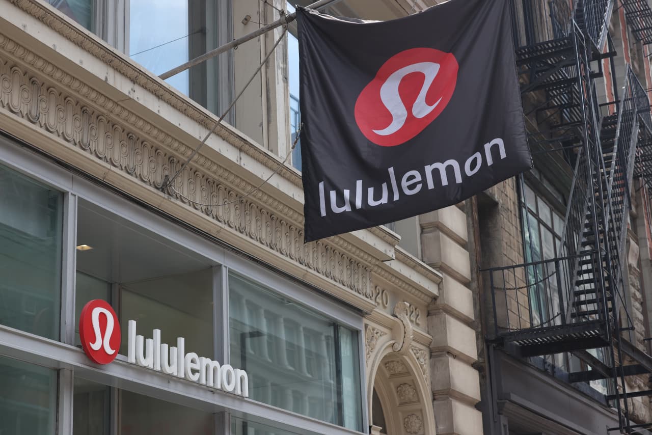 Lululemon longtime bear is still telling investors to sell the stock