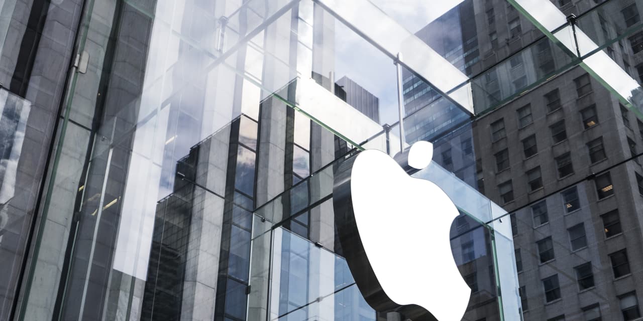 Apple Earnings Report Imminent: Will the iPhone Giant Break Its Unfortunate Streak?