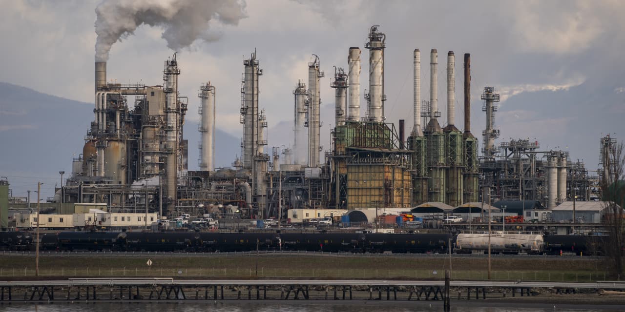 14 energy stocks whose ample cash flow might benefit shareholders ...