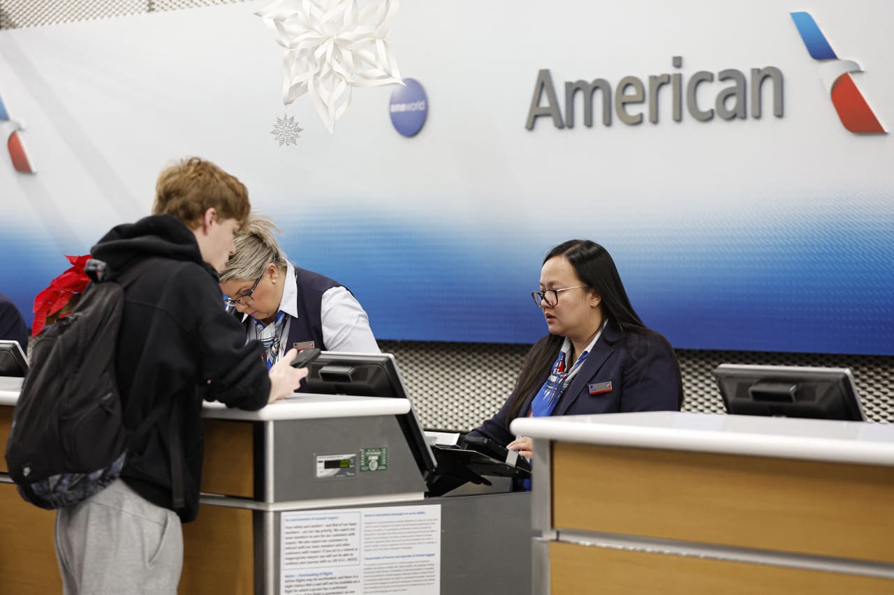 American Airlines’ stock could gain as much as 38%, say analysts in new upgrade