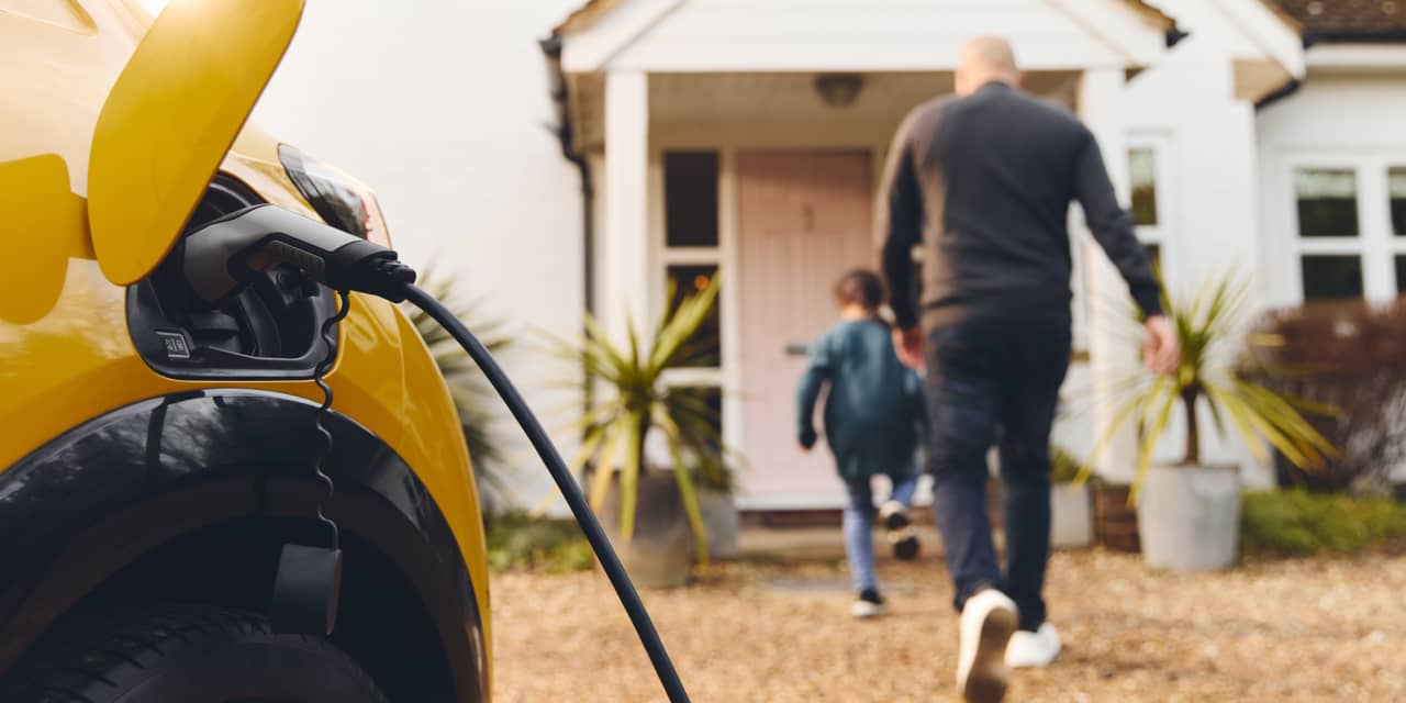 There’s now a tax credit for installing an EV charger in your home—here