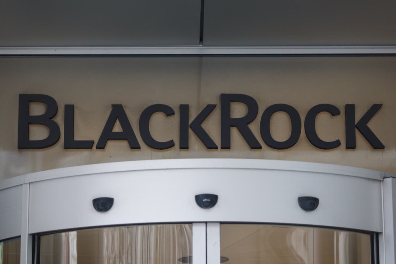 Blackrock etf. Blackrock компания. Blackrock знак фирмы. Blackrock