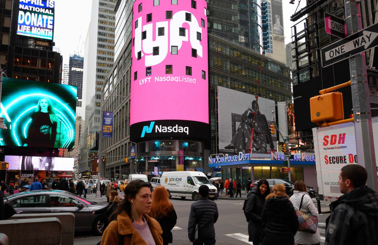 Lyft offers $1 billion buyback, but stock is tumbling after mixed results and outlook