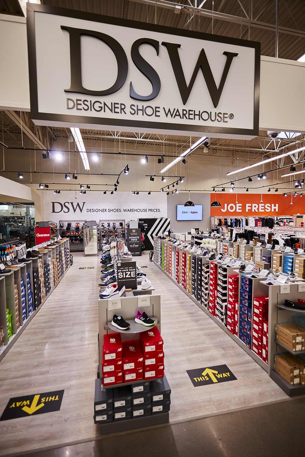 dsw closing stores