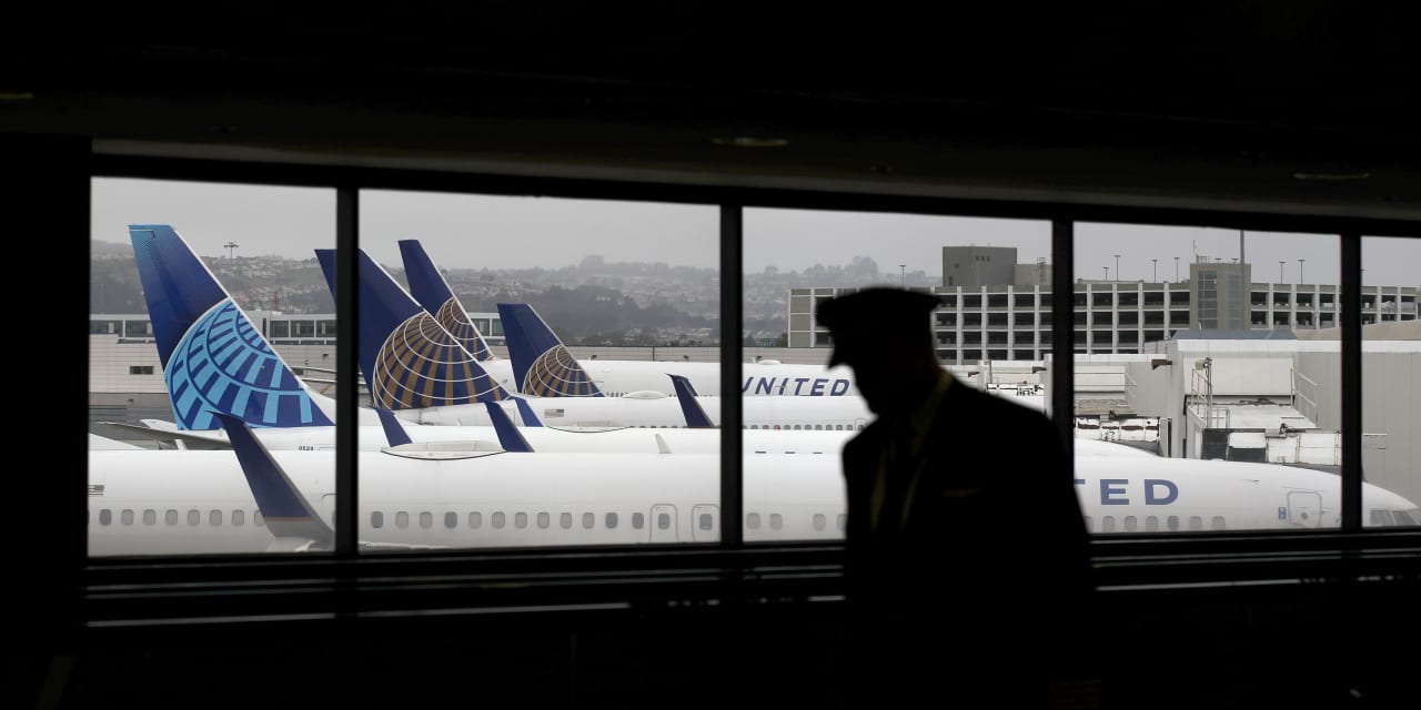 United Airlines’ quarterly losses amount to almost $ 2 billion