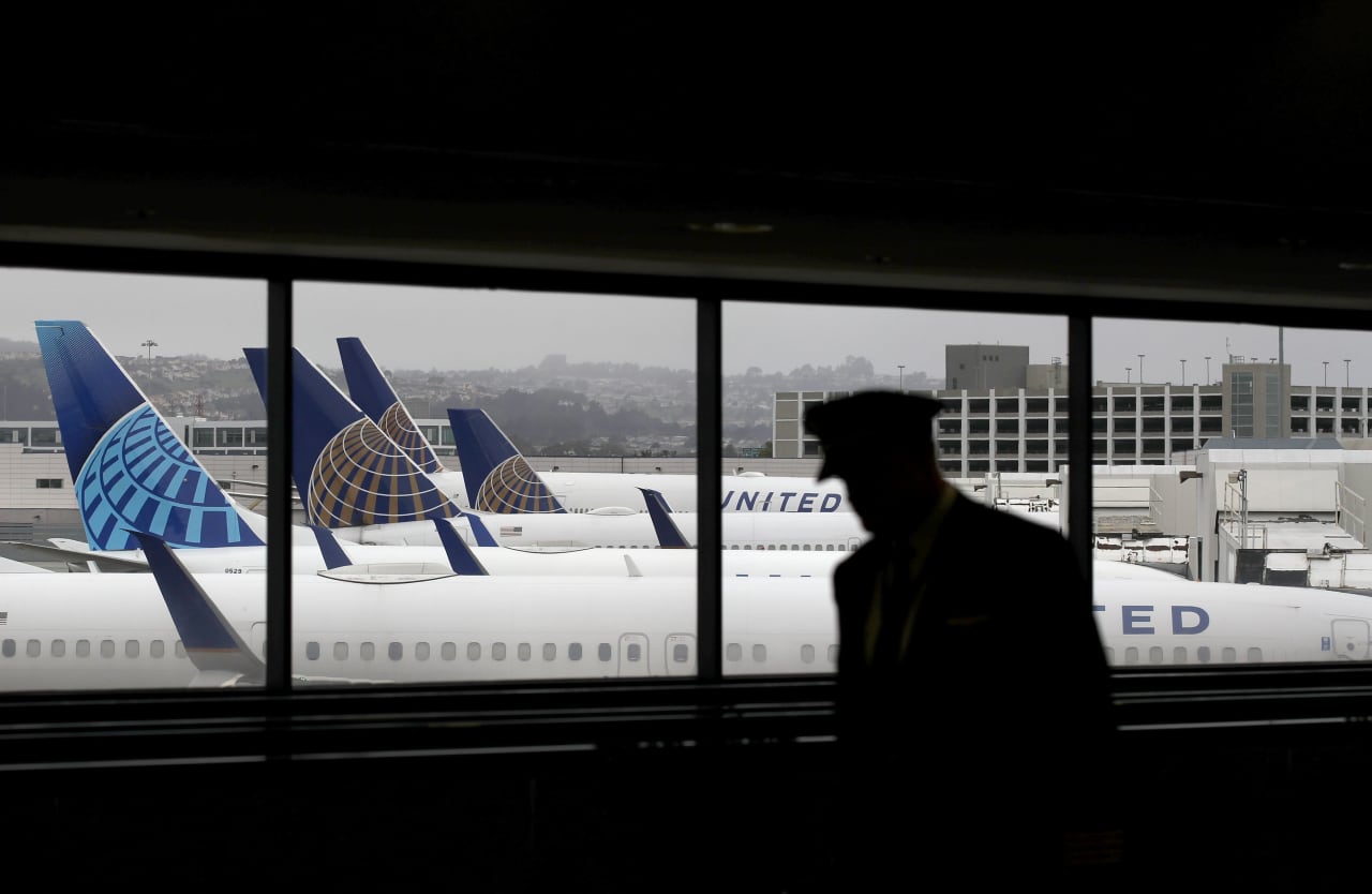 United Airlines Gives Employees Deadline Get Vaccine Or Face Termination Or Unpaid Leave Marketwatch