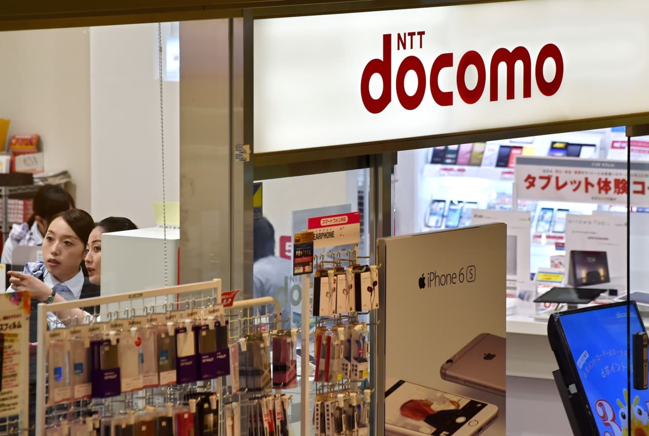 Japanese cell phone carrier Docomo starts data recovering service from  water-sunk cell phone. - GIGAZINE