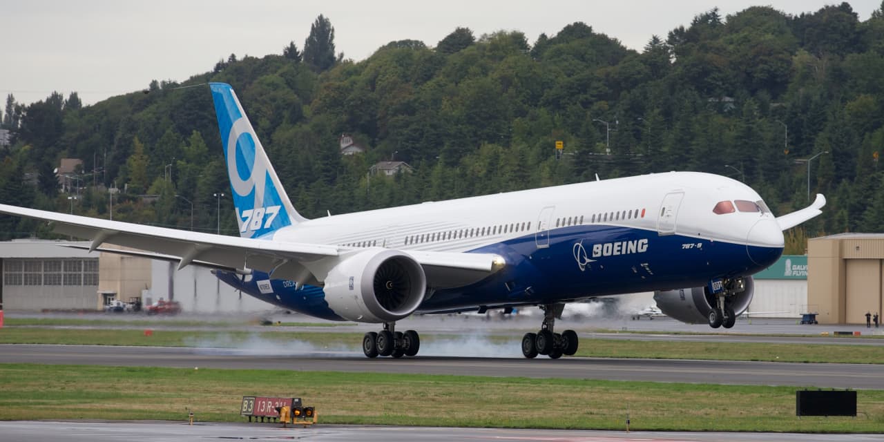 Boeing makes it official, moves 787 production from Seattle to South Carolina