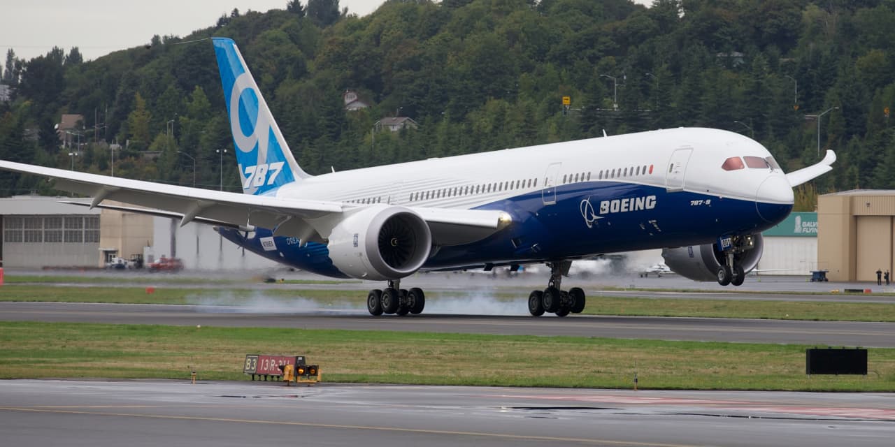 Boeing makes official, transfers production of the 787 from Seattle to South Carolina