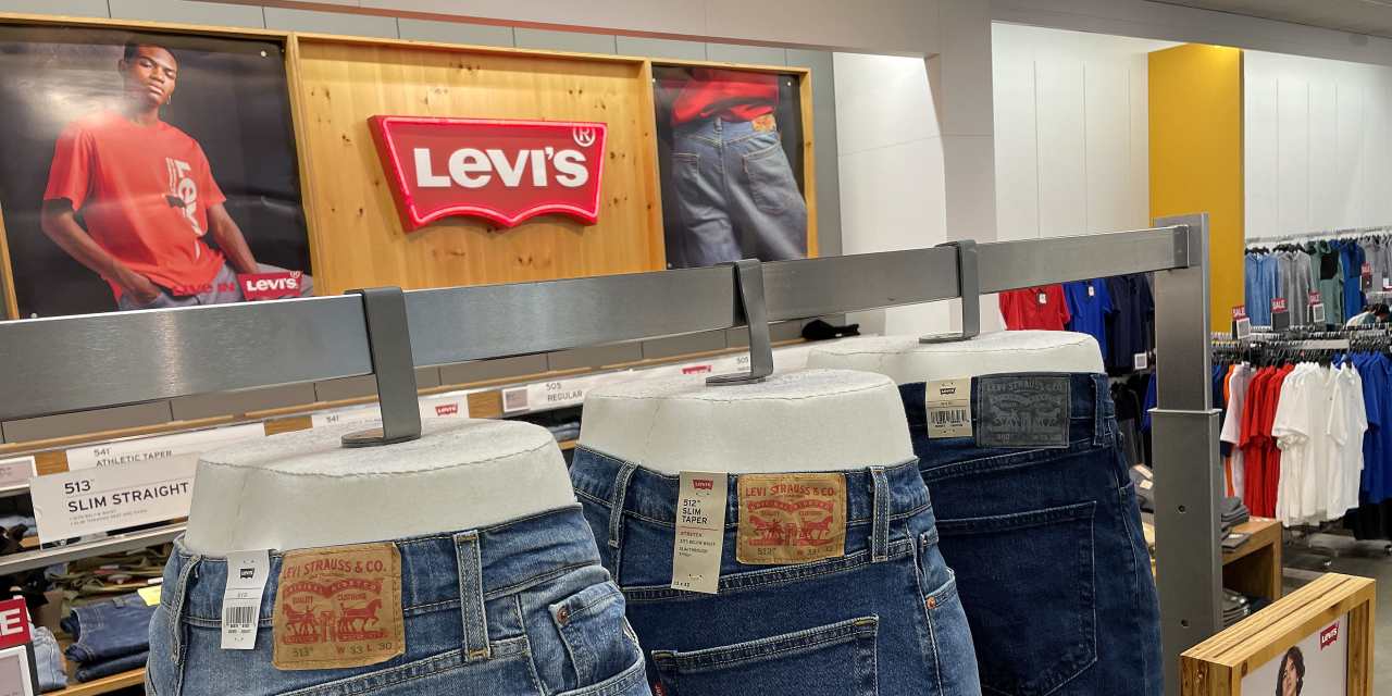 Levi’s expects better yearly sales despite tougher tariff backdrop. Investors aren’t buying it.