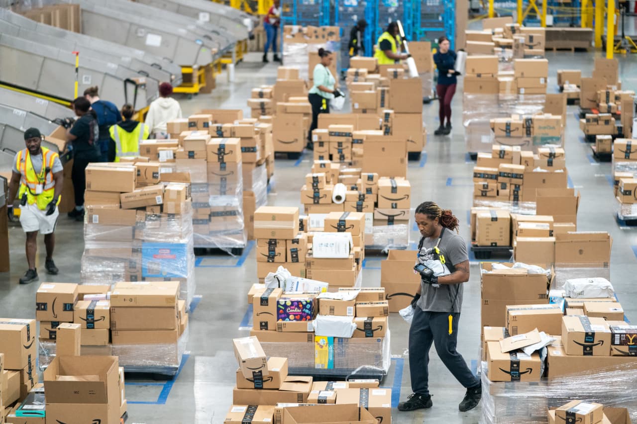 U.S. economy expanded in March at slightly slower speed, ISM shows. Inflation cools a bit.