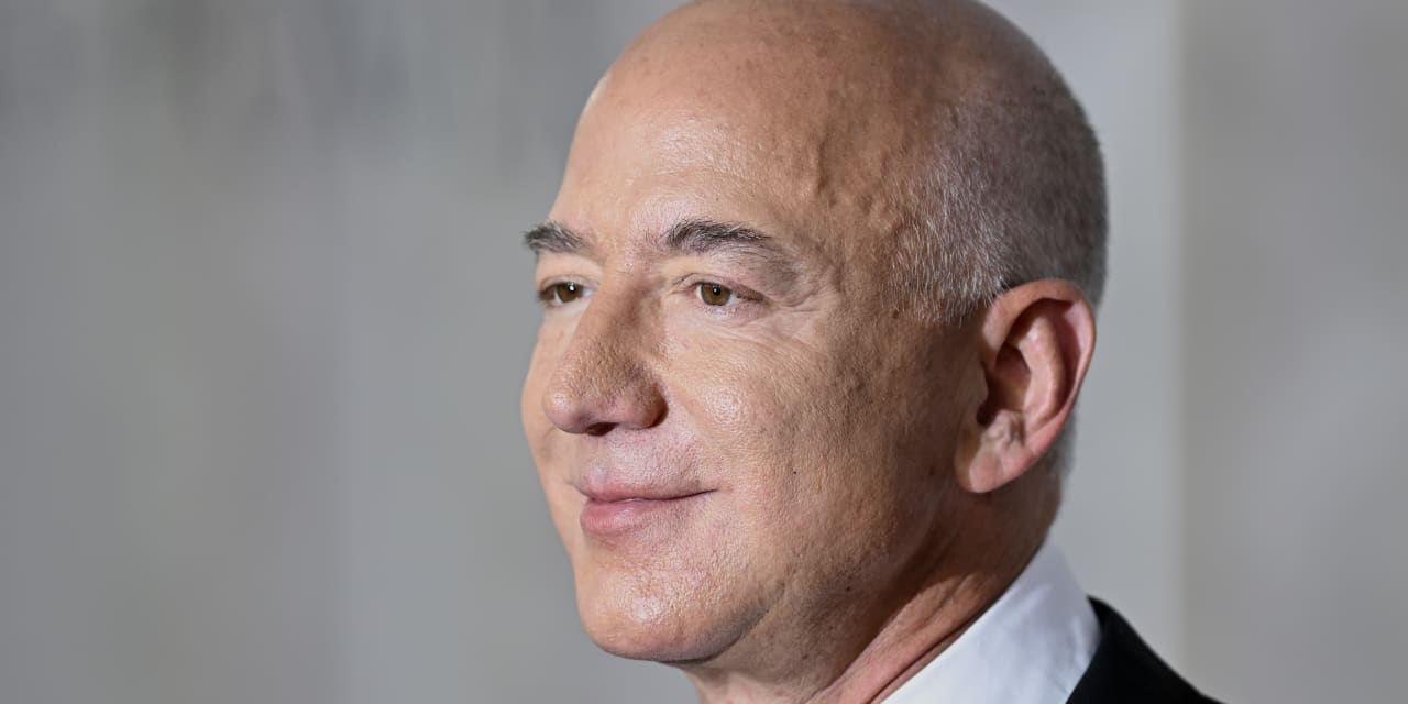 Bezos Becomes Richest Person as Musk’s Tesla Shares Plummet