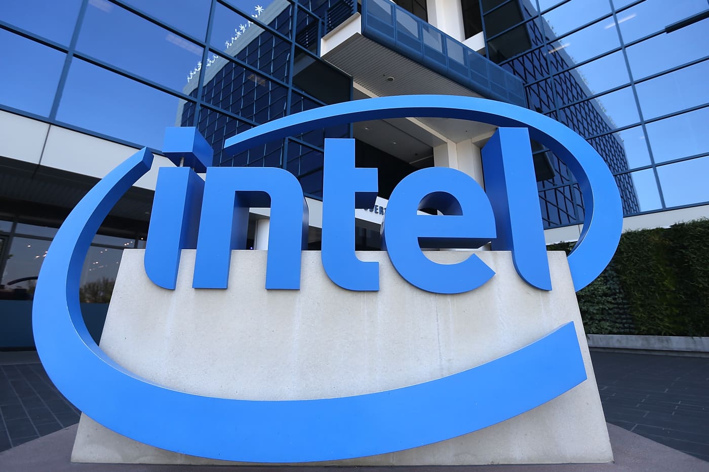 #Intel stock plunges 10% after data-center sales drop more than expected