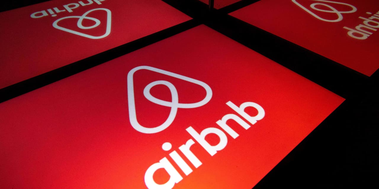 Airbnb stock sinks as analysts mostly avoid calling shares a ‘buy’