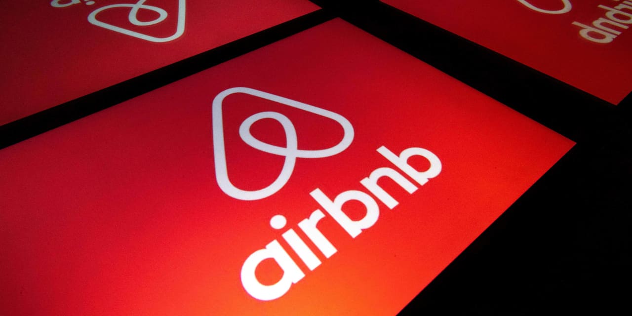 Airbnb stock sinks as analysts mostly avoid calling shares a &#39;buy&#39; -  MarketWatch