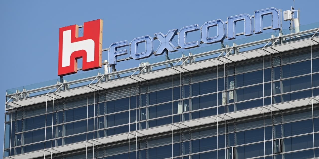 #The Wall Street Journal: Apple supplier Foxconn in talks to build $9 billion facility in Saudi Arabia