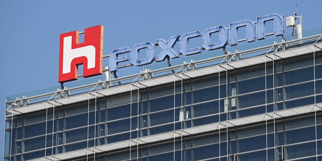 #The Wall Street Journal: Apple supplier Foxconn in talks to build  billion facility in Saudi Arabia