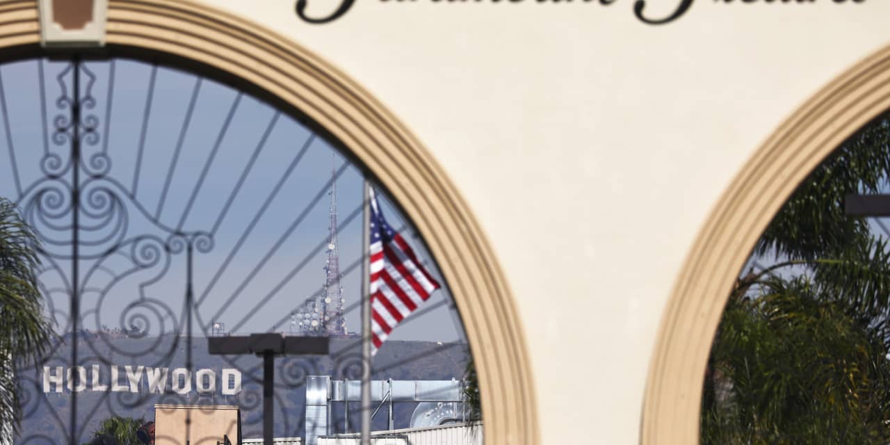 Paramount-Skydance $8B Merger Faces FCC Delay Amid Trump Lawsuit Settlement