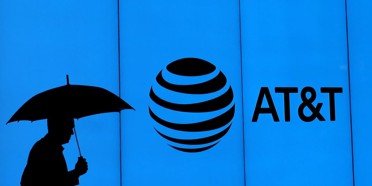 AT&T stock rallies after an upgrade—but it’s hardly a ringing endorsement