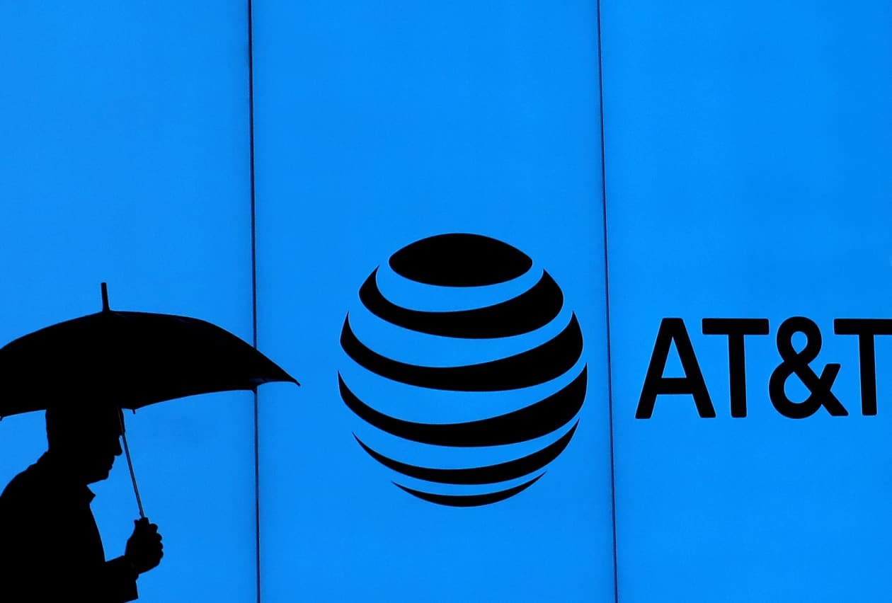 AT&T stock rallies after an upgrade—but it’s hardly a ringing ...