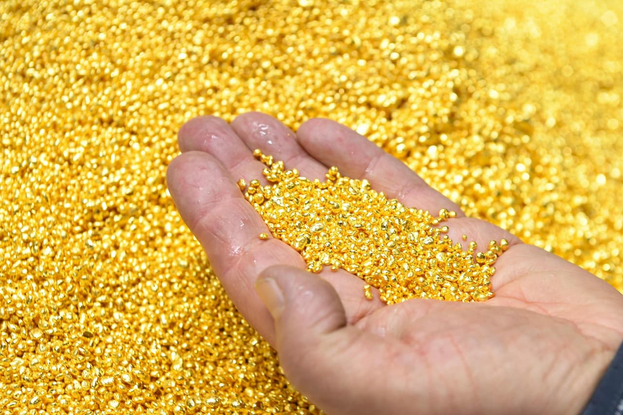 ¿Comprar oro o minas de oro?  No es necesario profundizar mucho para encontrar información valiosa.