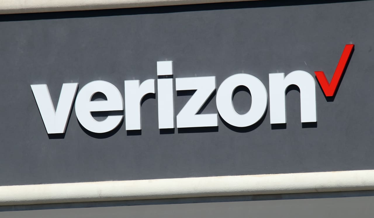 Verizon’s stock is beating the S&P 500 this year. Here’s why that could change.