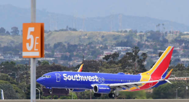 Southwest Airlines To Start Filling Middle Seats Leaving Delta As Last Holdout Marketwatch