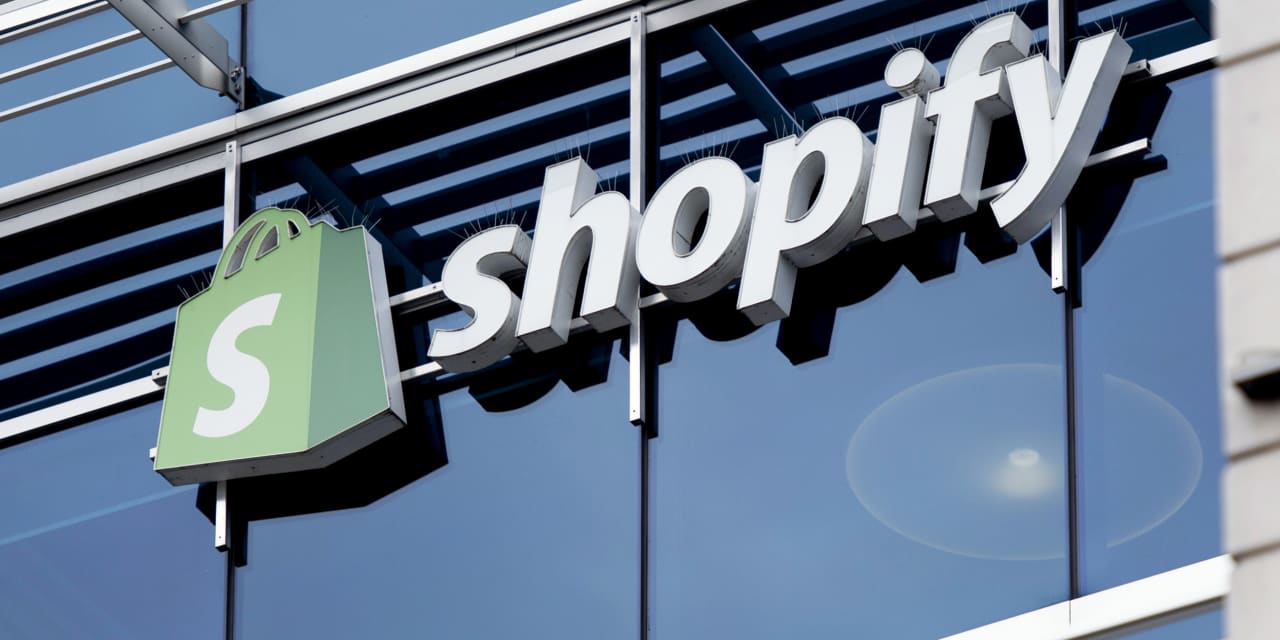 Shopify tops $1 billion in quarterly sales for the first time as e-commerce spending stays strong