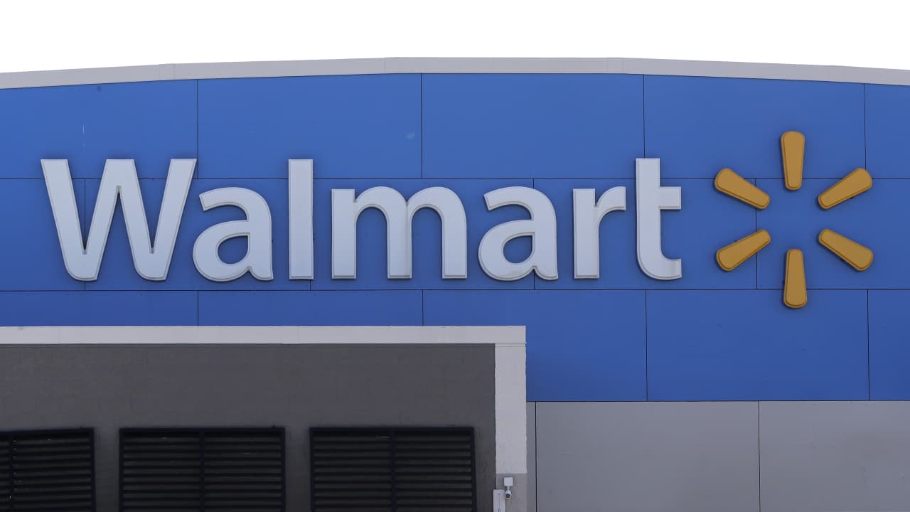 Walmart pulls guns from display over 'civil unrest' concerns - BBC News
