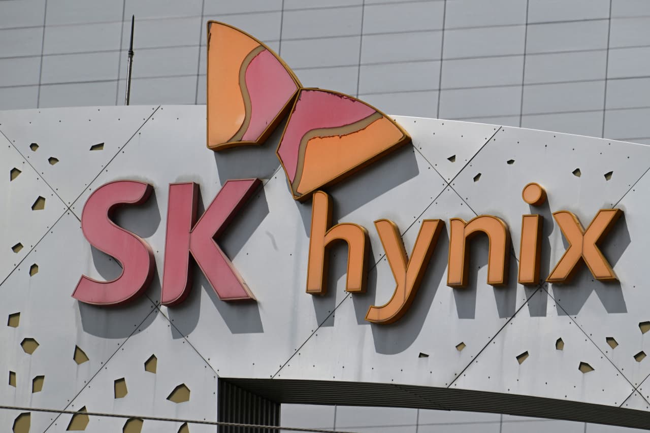 Flash crash briefly fells SK Hynix while SocGen strategist says Korean shakeout is nearly done