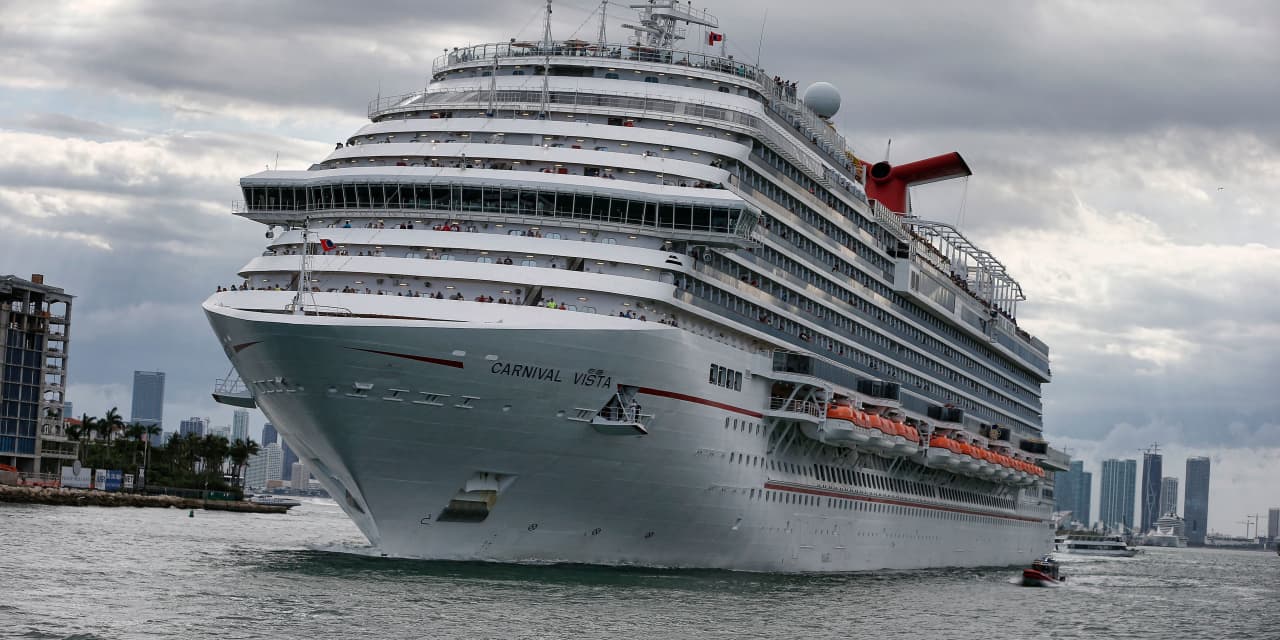 Carnival plans to sell $ 1 billion in fresh stock as cruise ships stay in port