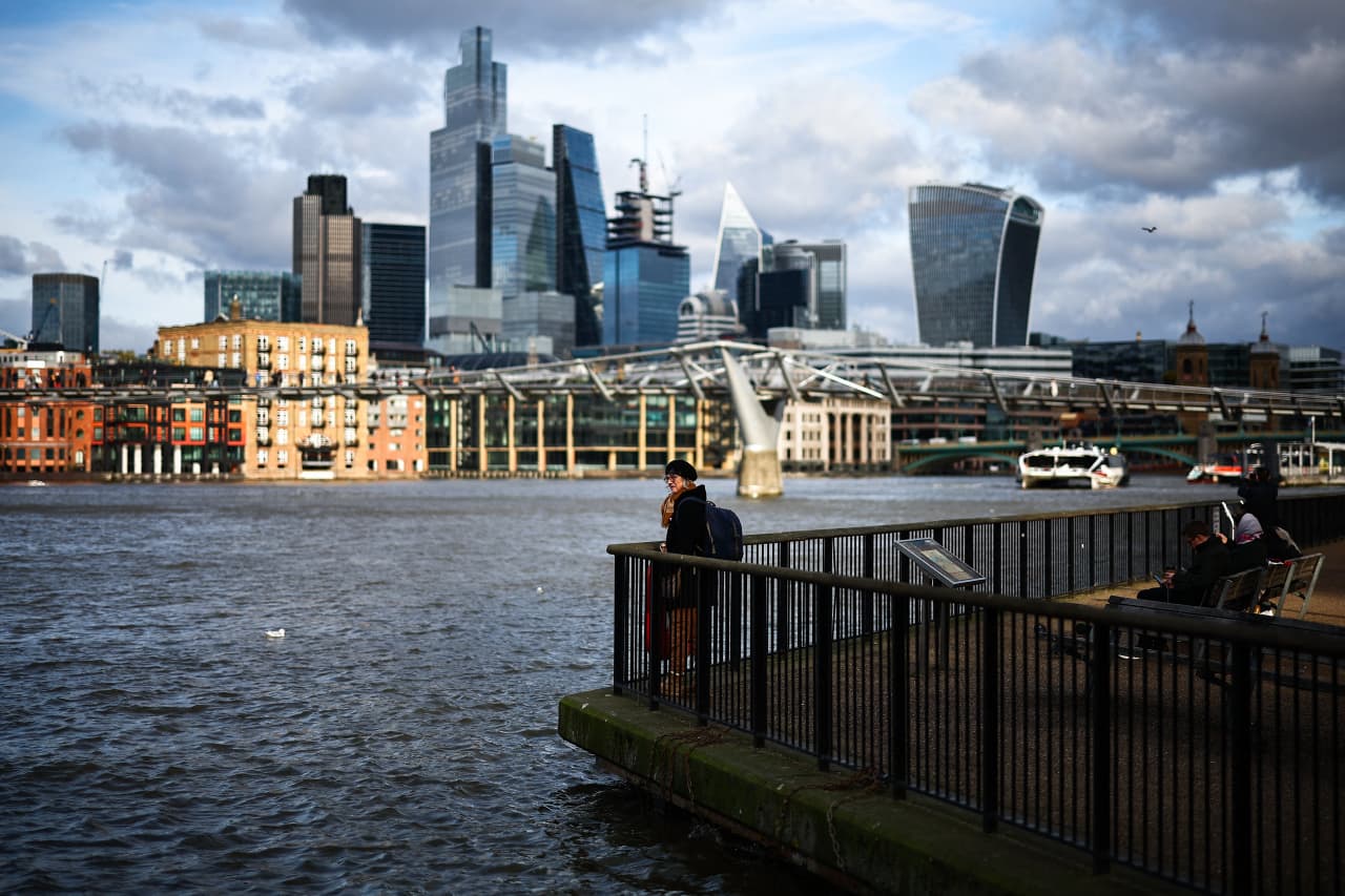 U.K. exits brief recession with stronger-than-forecast 0.6% growth in first quarter