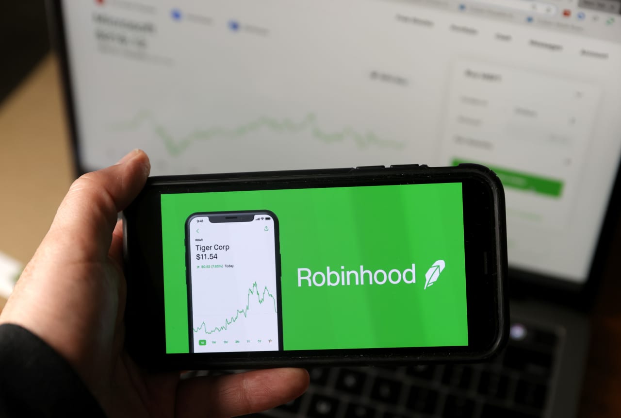 Robinhood is cutting 10% of its jobs to keep a ‘high performance culture’