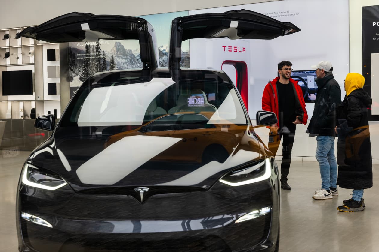Wall Street has another grim take on Tesla, and the stock is at a 10 ...