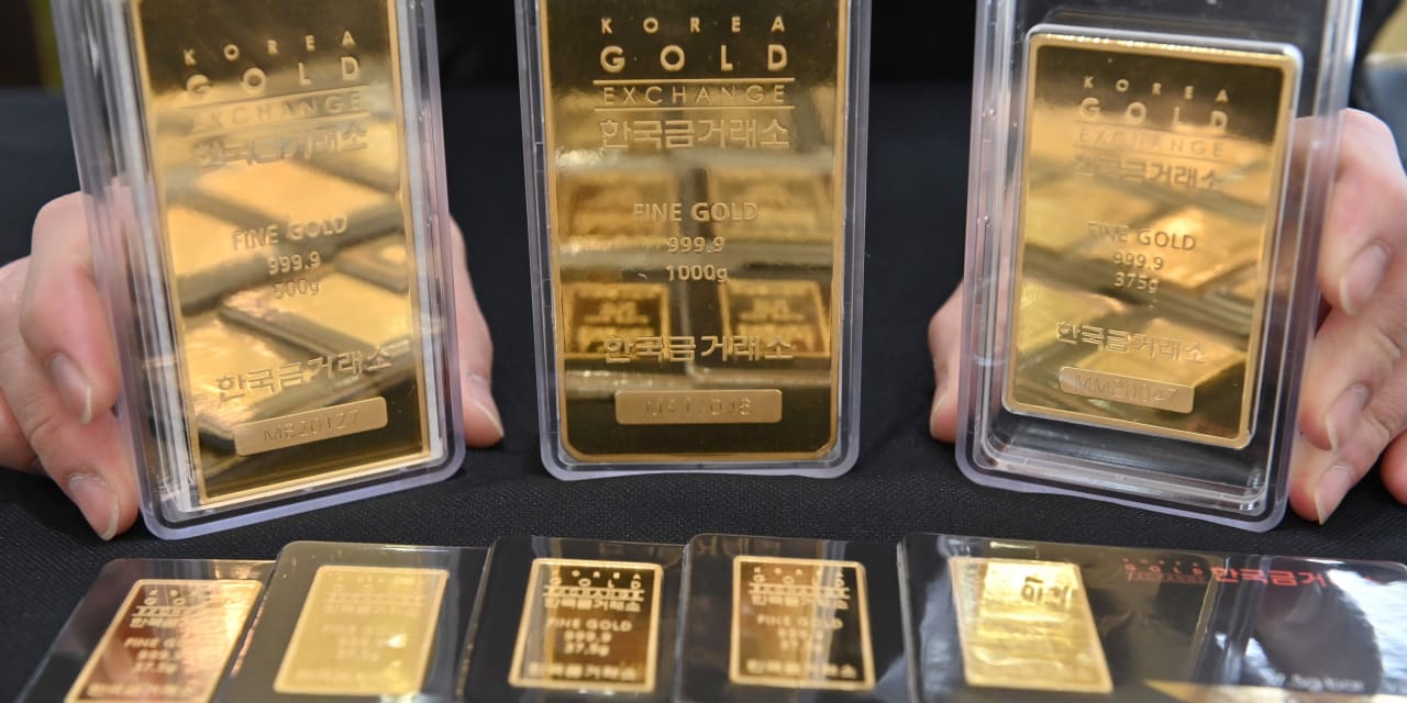 Despite record finish, some investors remain hesitant to jump on gold bandwagon