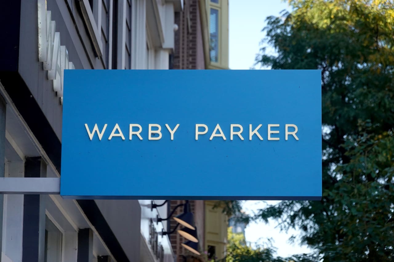 Warby Parker narrows net loss as eyewear retailer’s revenue jumps