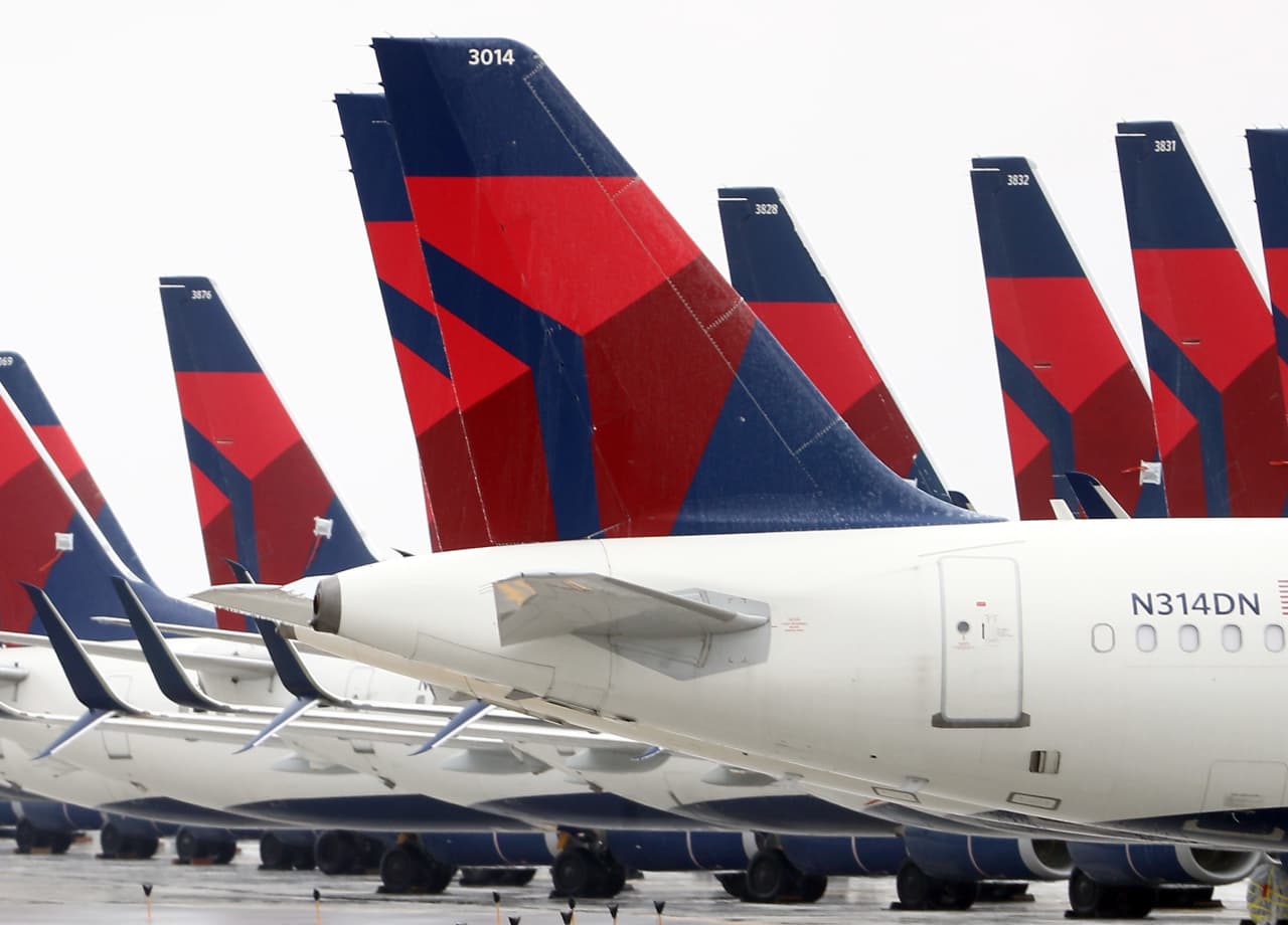 Delta Cancels Flights Due To Staff Shortages Opens Up Middle Seats Marketwatch