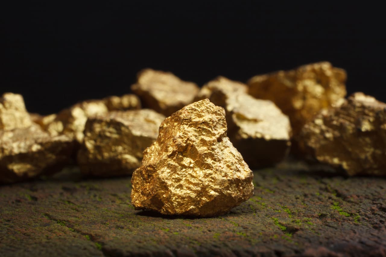 Gold prices are soaring and the mining stocks are just starting to catch up